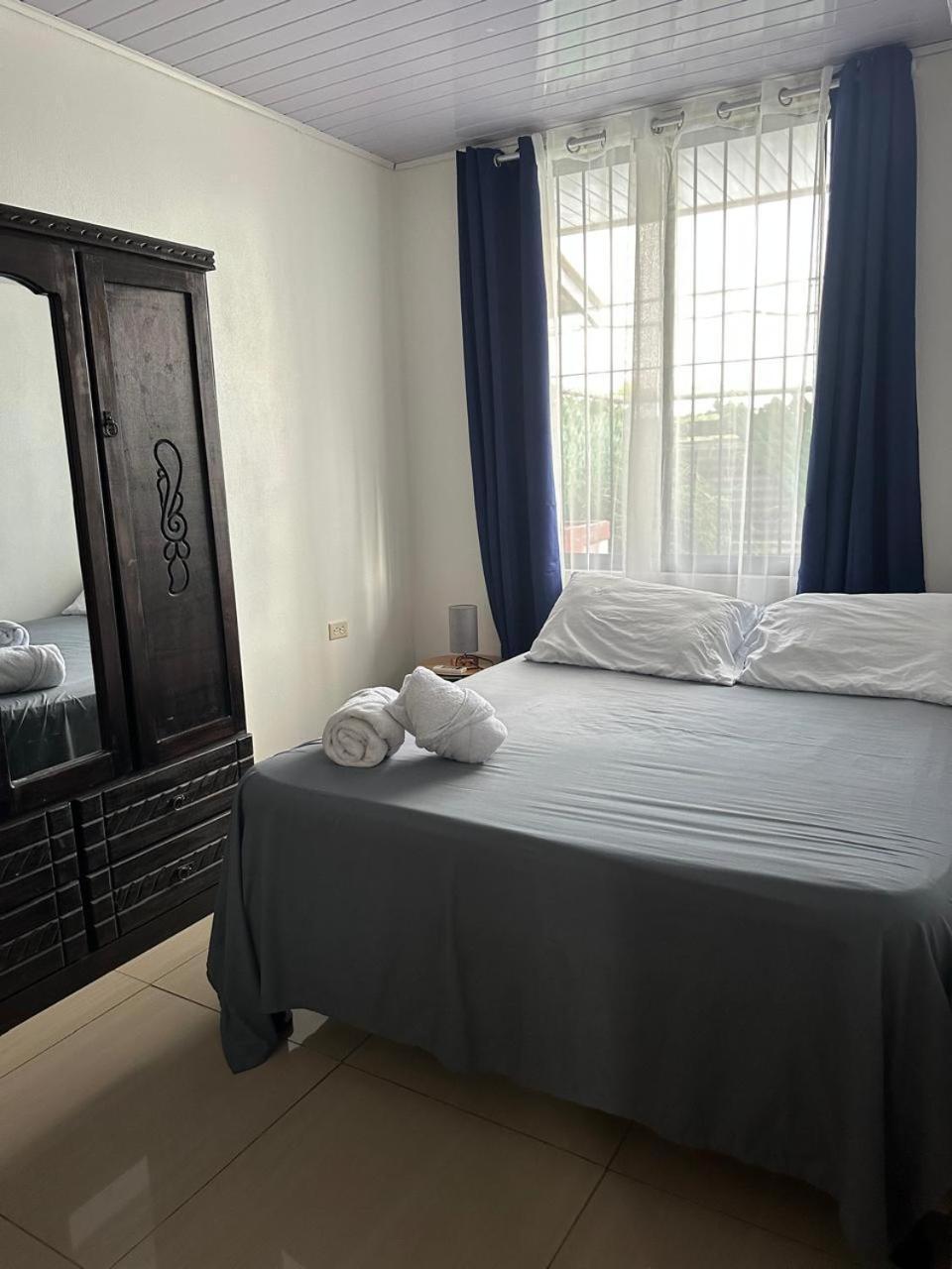 Apartamento en edificio de dos niveles San Isidro De El General Exterior foto